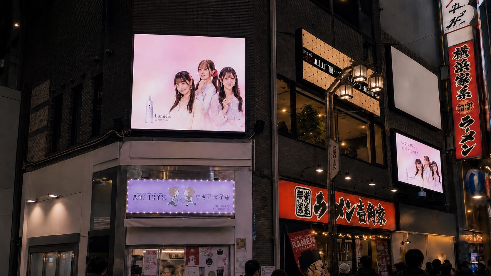 歌舞伎町ビジョン（2面放映）